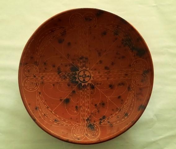 Prachtig Handgemaakt Sasak Aardewerk Bord uit Lombok, Huis en Inrichting, Woonaccessoires | Overige, Zo goed als nieuw, Steen/keramiek