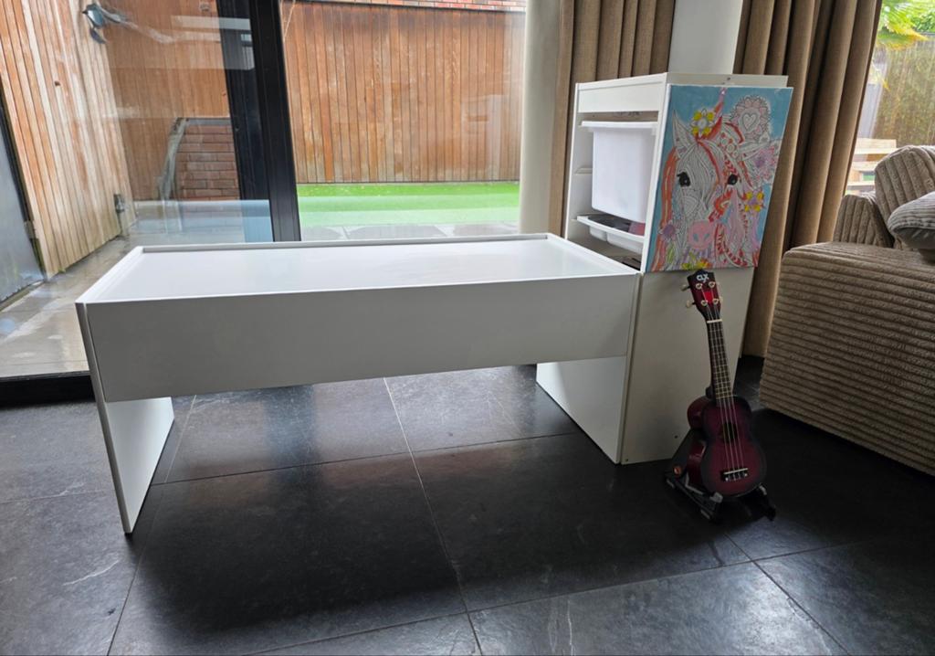 IKEA DUNDRA
Speeltafel met opbergruimte (lade), wit/grijs, Ophalen, Zo goed als nieuw, Tafel(s)