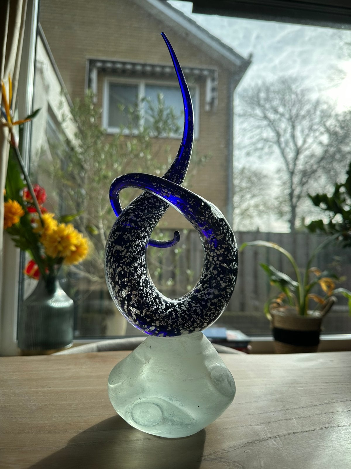 Gesigneerd sculptuur Vetiaanse Liefdesknoop uit Murano glas, Ophalen of Verzenden, Zo goed als nieuw, Glas, 39 cm
