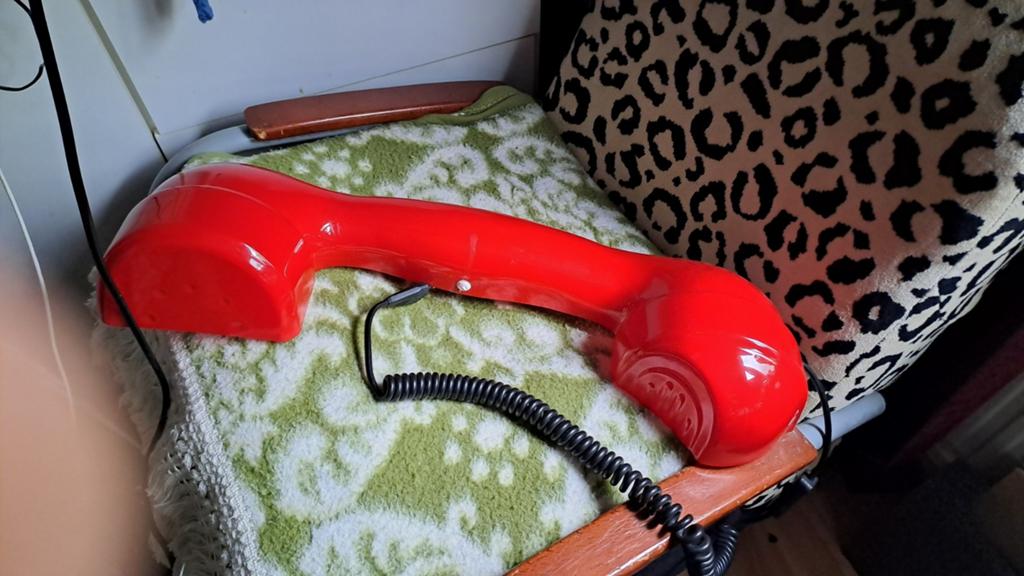 Grote rode telefoonhoorn - decoratie  vintage, Telecommunicatie, Ophalen, Gebruikt