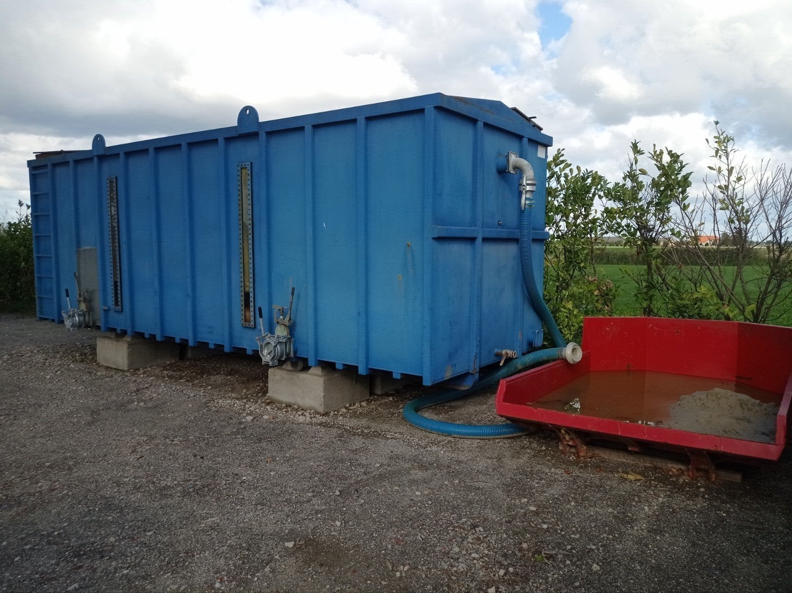 Dichte container met twee compartimenten, Ophalen