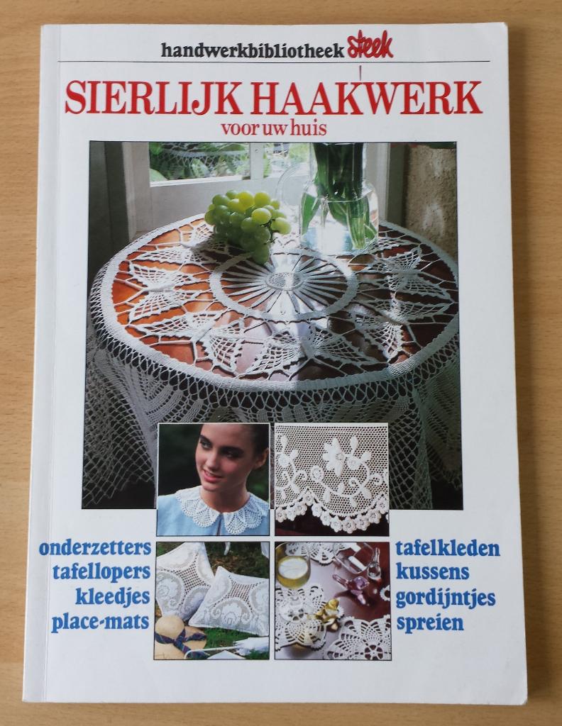 Haken - Sierlijk Haakwerk - Steek - 1982, Hobby en Vrije tijd, Breien en Haken, Gebruikt, Ophalen of Verzenden, Nvt, Patroon of Boek