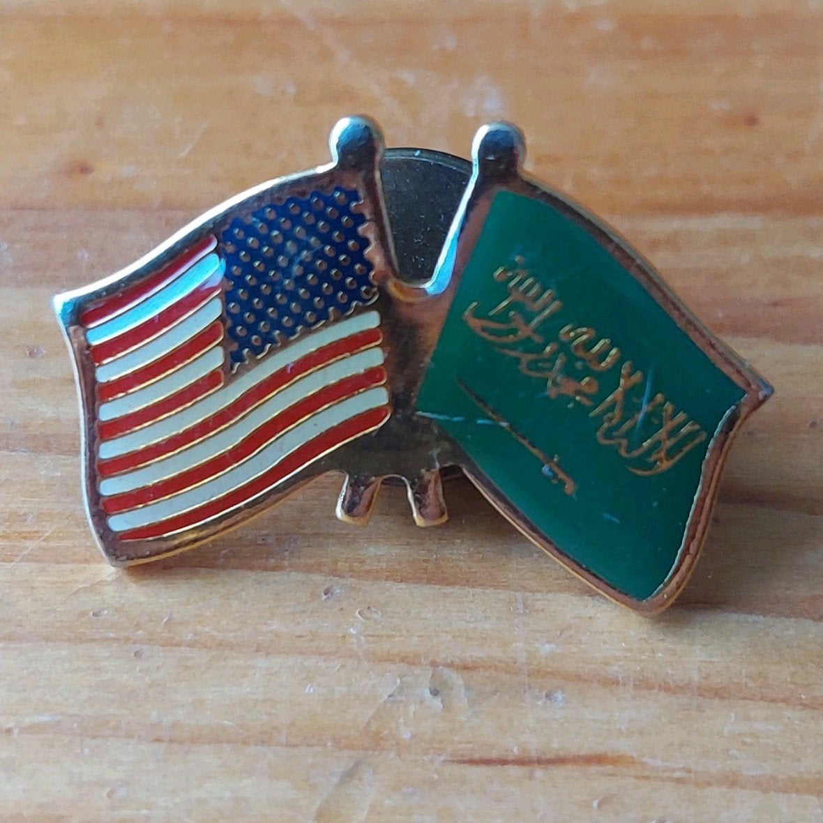 Speldje USA - Saudi-Arabië, Ophalen of Verzenden, Landmacht, Amerika, Embleem of Badge