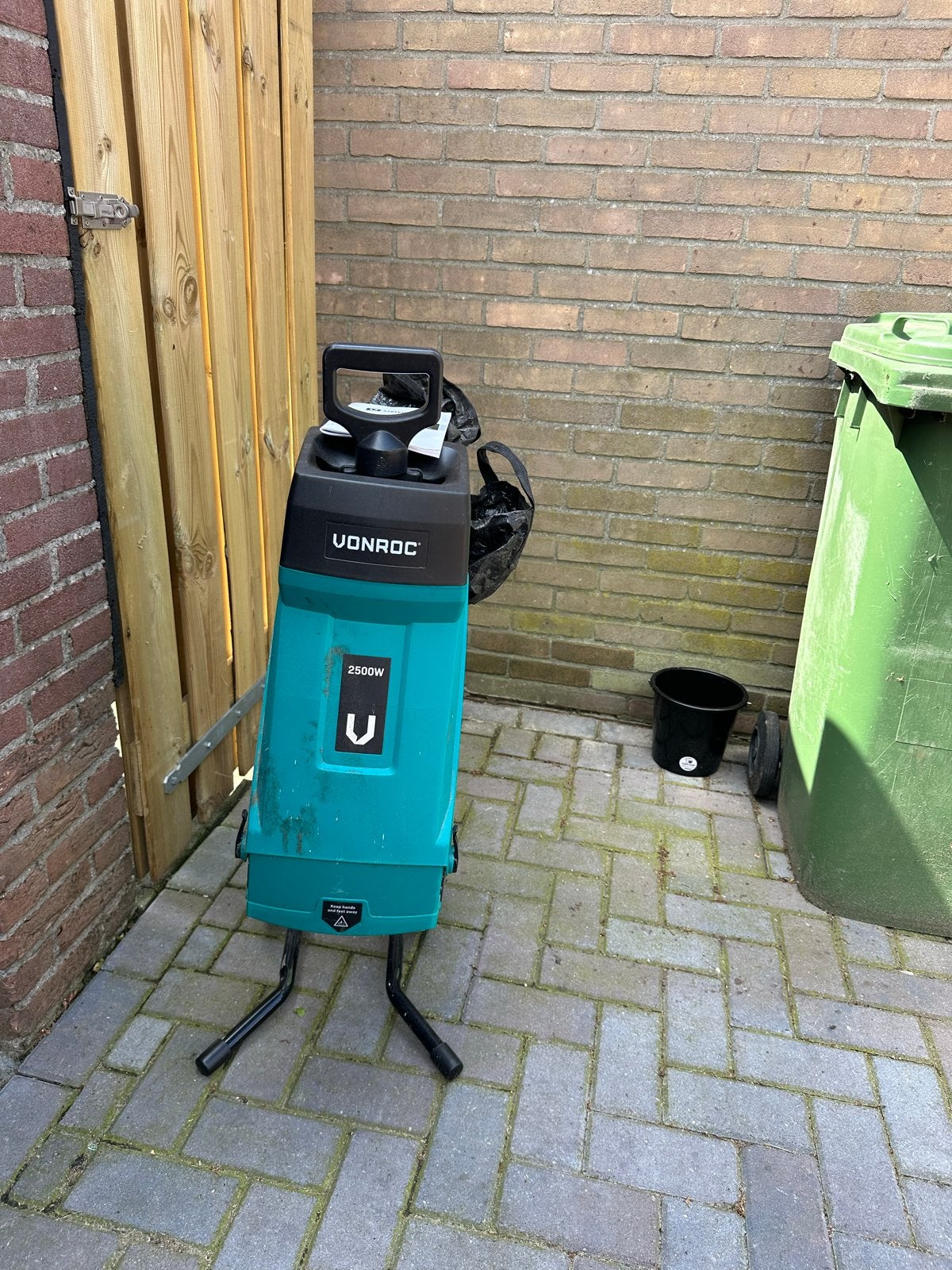 VONROC Hakselaar 2500W, Ophalen, Zo goed als nieuw, Elektrisch, Met opvangzak