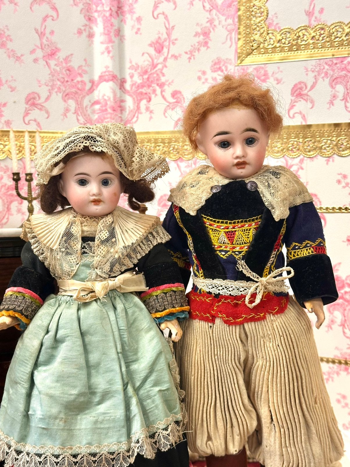 Franse poppen in traditionele kleding. Gesloten mond, Ophalen of Verzenden
