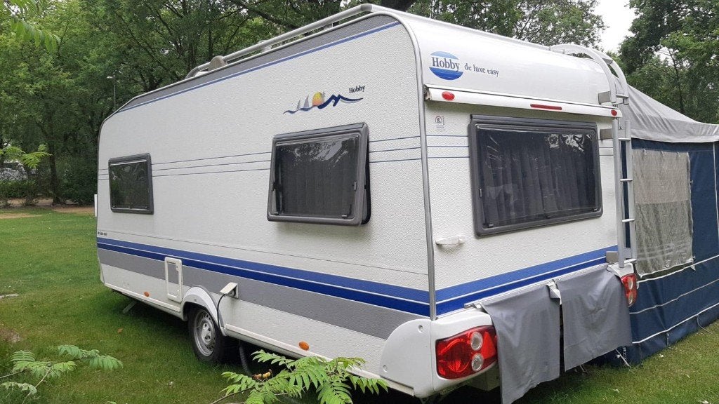 Hobby 30/495 UL Caravan - Zeer Goede Staat, Incl. Voortent, Rondzit, Hobby, Particulier, 2 aparte bedden
