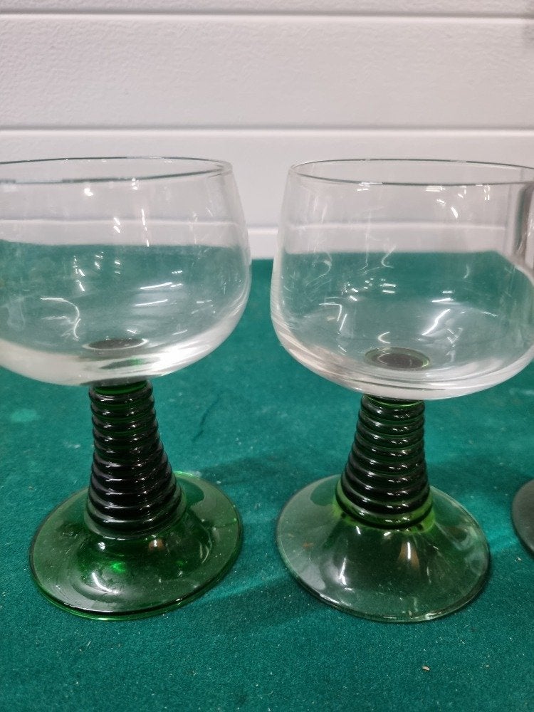 wijnglazen groene voet vintage drie stuks, Verzamelen, Glas en Borrelglaasjes, Ophalen of Verzenden, 'T Olde Gre-j, Info@toldegrej.nl