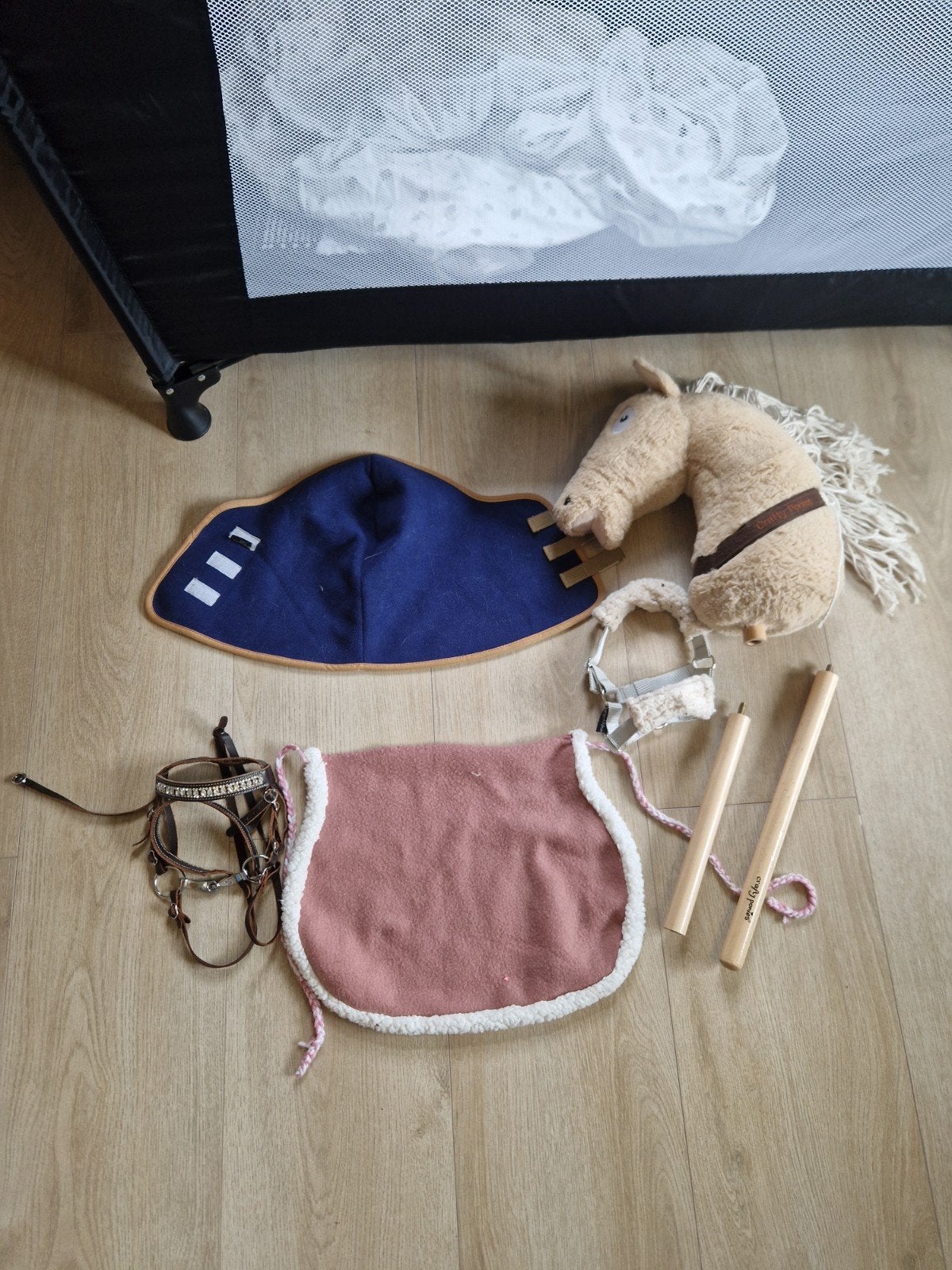 Hobbyhorse met accessoires - Paardrijden speelgoed, Ophalen of Verzenden, Gebruikt, Jongen of Meisje