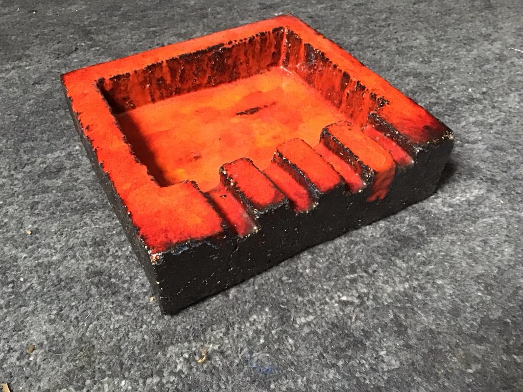 Vintage Keramische Asbak - Oranje/Zwart Design, Ophalen, Gebruikt, Asbak