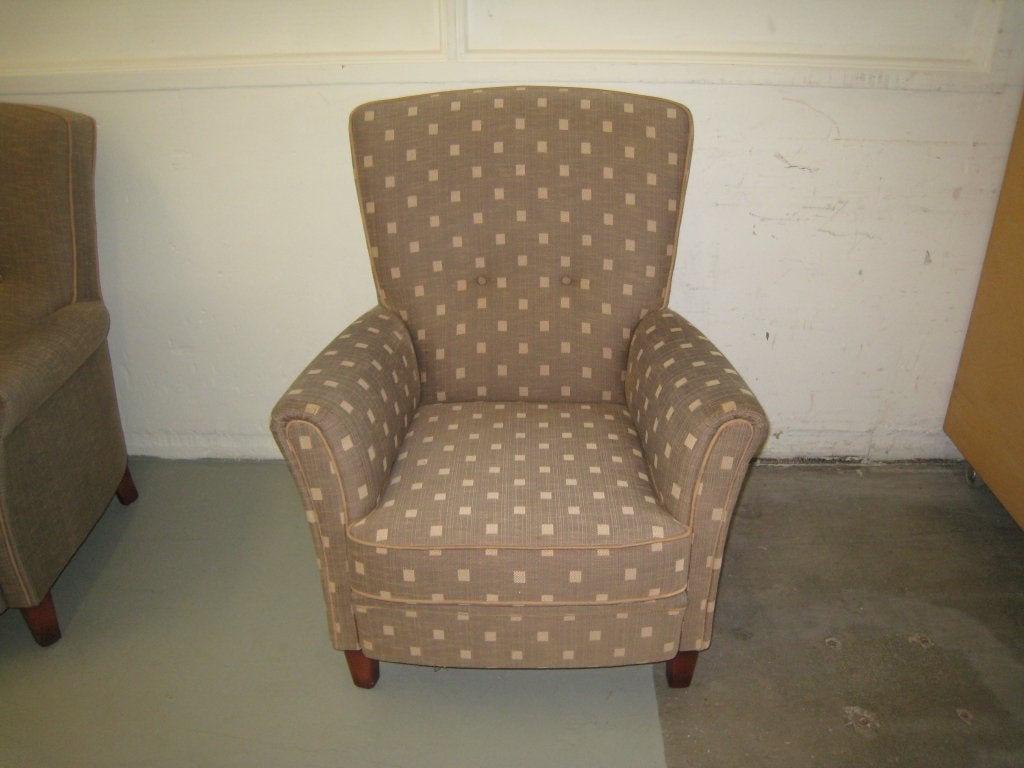 Stoffen fauteuil met kersenhouten poten, Niet ingevuld, Gebruikt, Niet ingevuld, Niet ingevuld