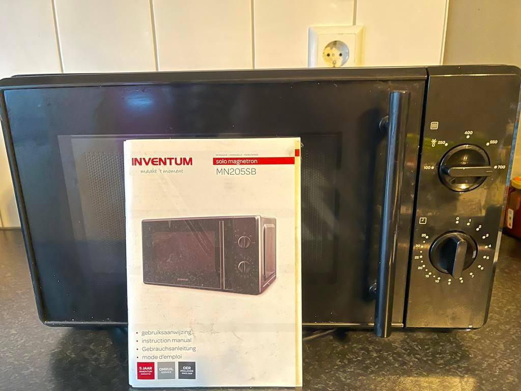 Inventum MN205SB Solo Magnetron - Zo goed als nieuw, Ophalen of Verzenden, Draaiplateau, Magnetron, Zo goed als nieuw