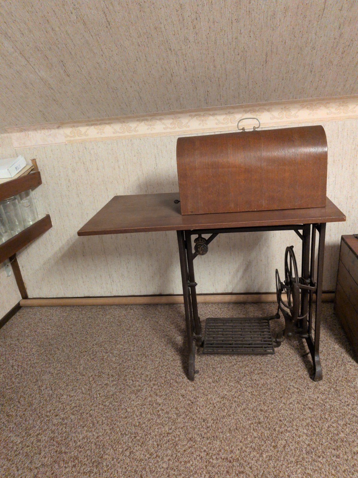 Vintage Husqvarna Naaimachine met Tafel en Houten Kap, Ophalen