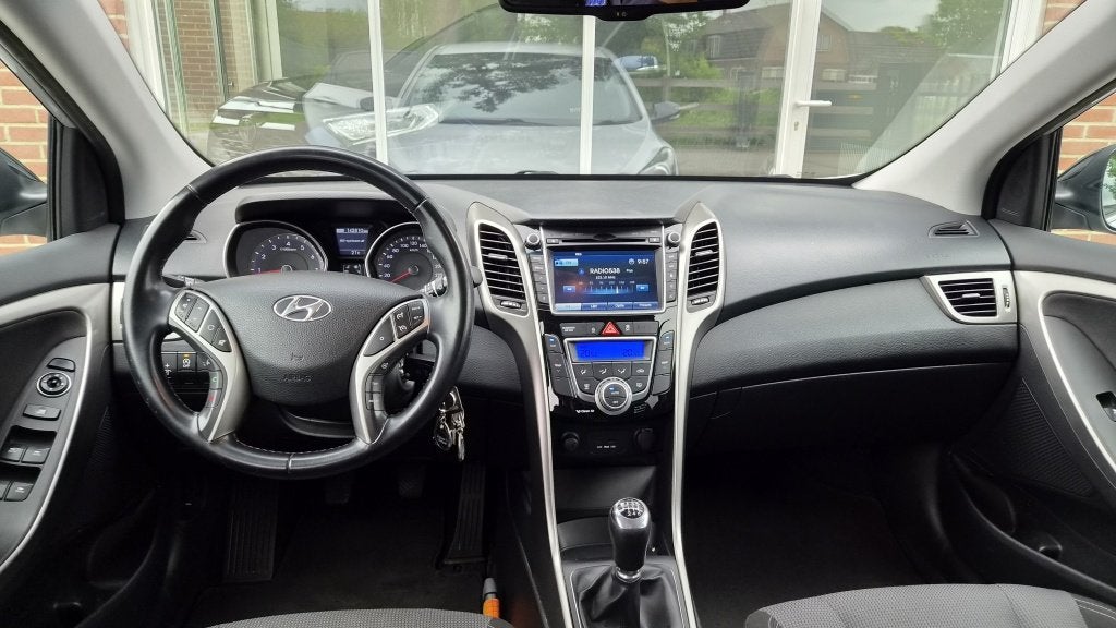 Hyundai i30 1.6 GDI Go!, Trekhaak, Navi NL auto! (bj 2015), Auto's, Hyundai, Keurmerk '100% Onderhouden', Euro 5, Gebruikt, 4 cilinders