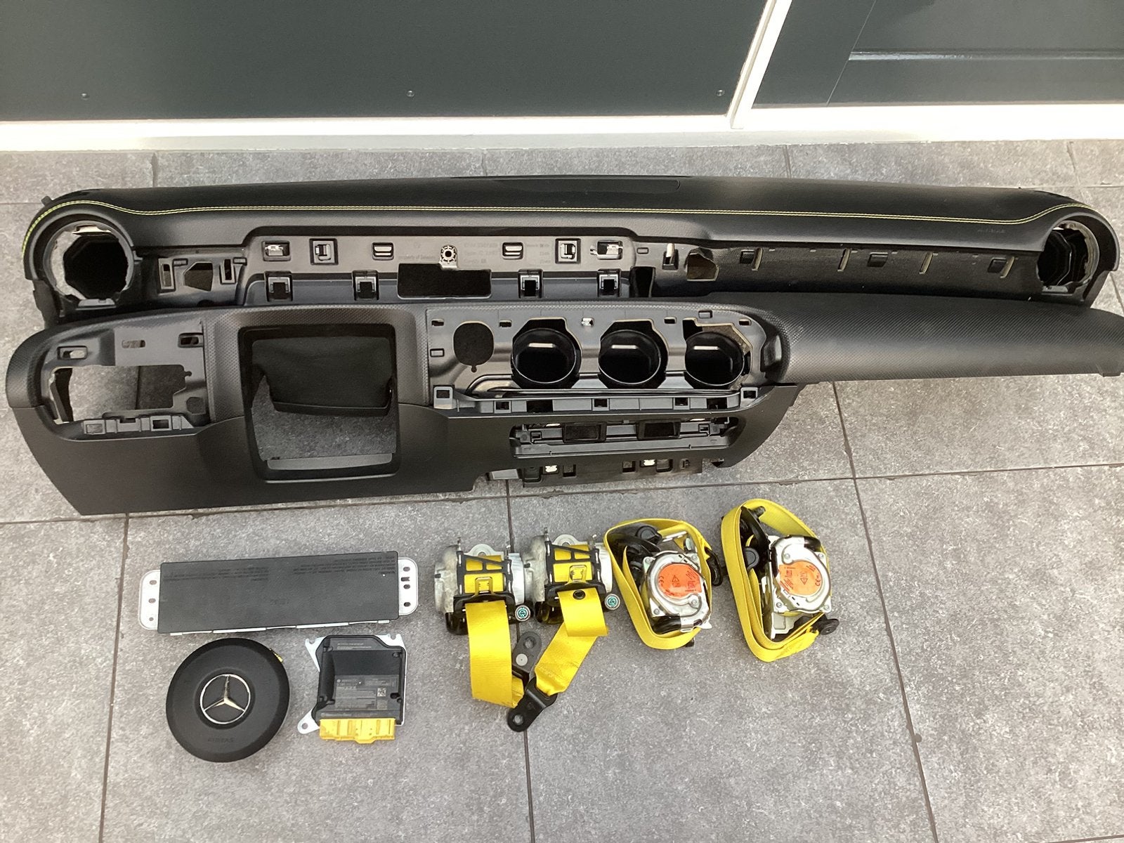 Mercedes A klasse W177 AMG Dasboard AIRBAGSET Geel gestikt, Ophalen of Verzenden, Gebruikt, Mercedes-Benz