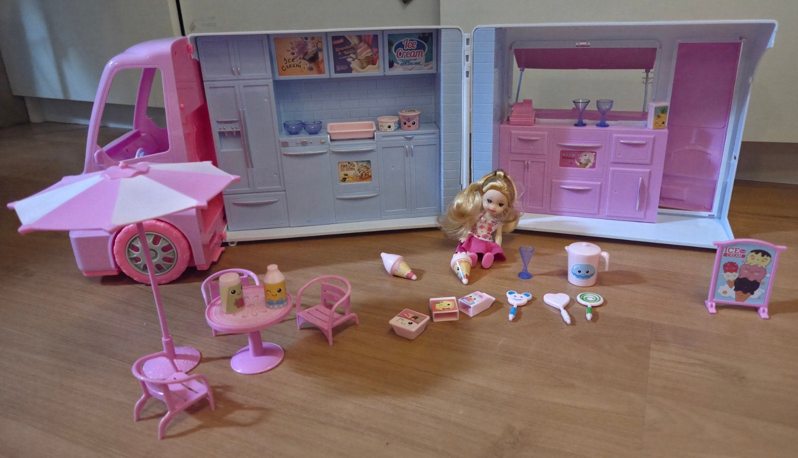 Barbie ijscowagen, Ophalen of Verzenden, Zo goed als nieuw, Meisje