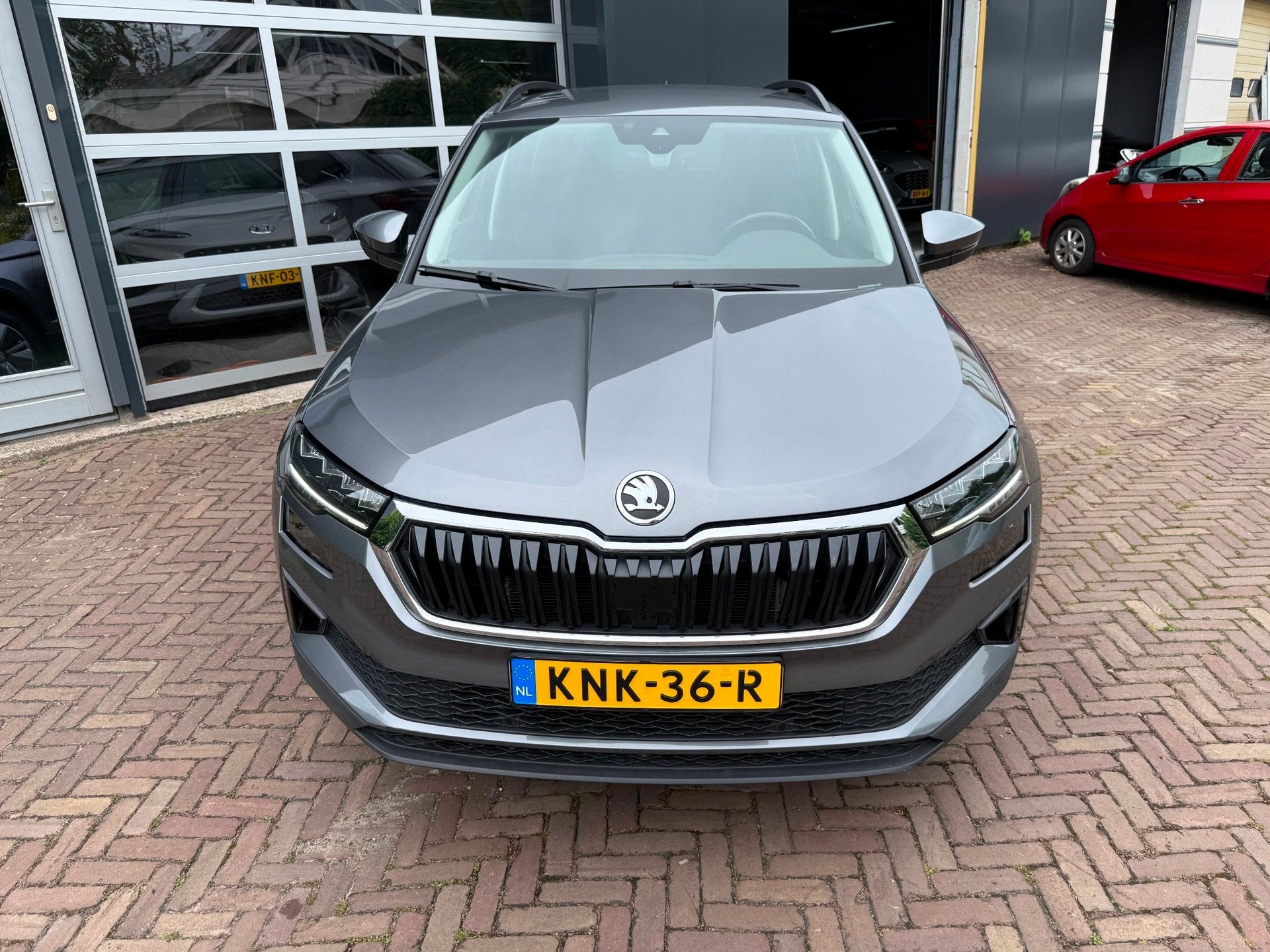 Skoda KAROQ 1.5 TSI ACT Business Edition | ACC | Trekhaak |, Stof, 4 cilinders, Automatische klimaatregeling, 1317 kg