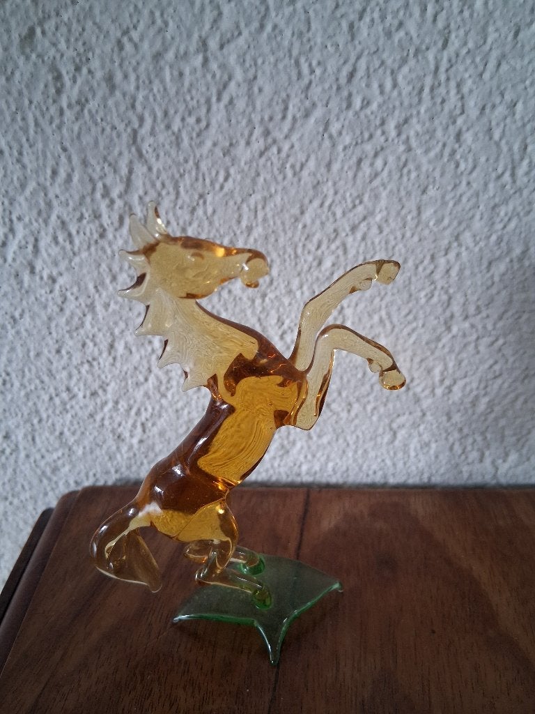 Amberkleurig glazen beeldje steigerend paard *eureka*, Ophalen of Verzenden