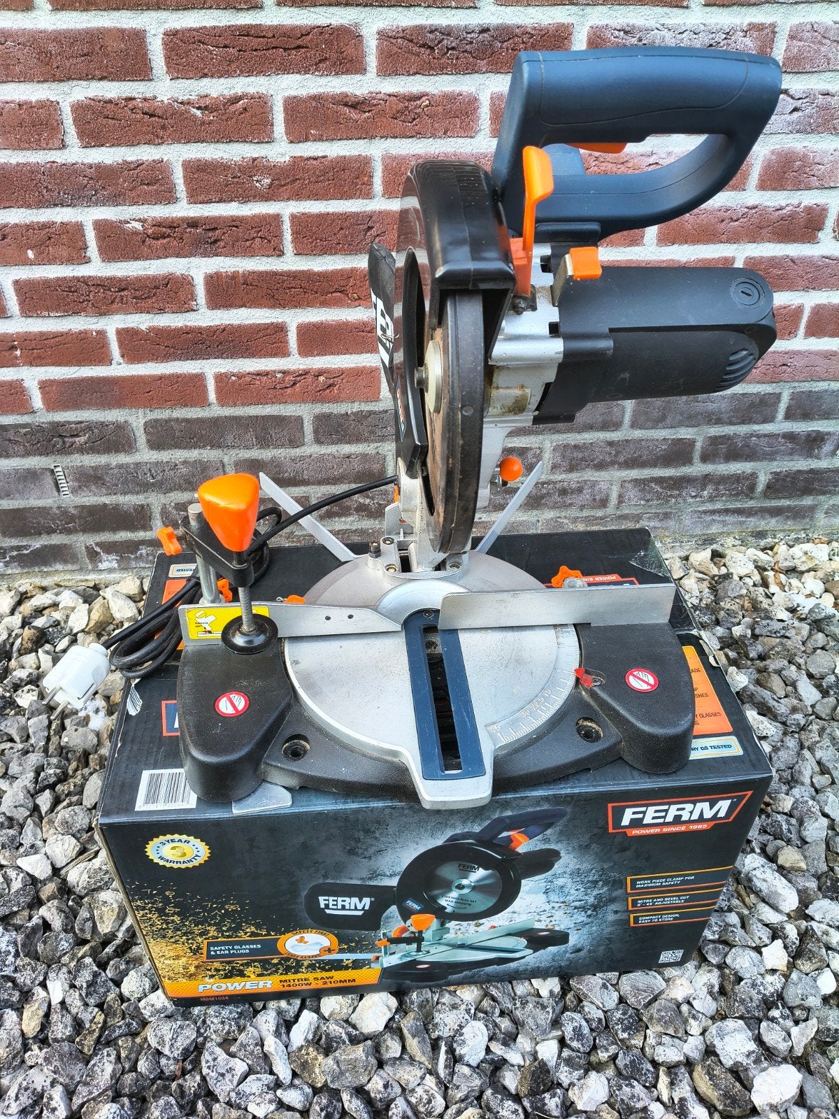 Ferm Afkortzaag 210mm met stofzak en orginele doos, Gebruikt, Ophalen of Verzenden, Afkortzaag, 30 tot 70 mm