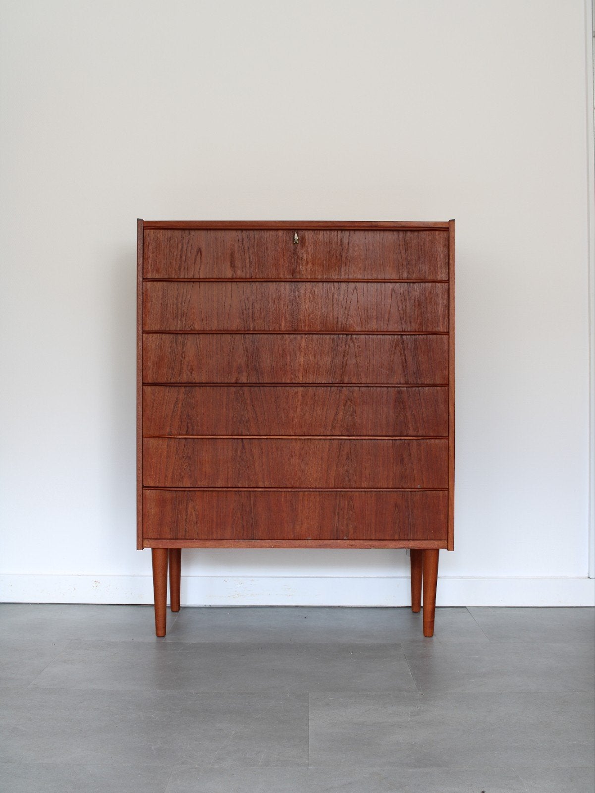 Vintage Deense ladekast in teak, hoog!, 5 laden of meer, 100 tot 150 cm, Zo goed als nieuw, Vintage retro midcentury Deens design