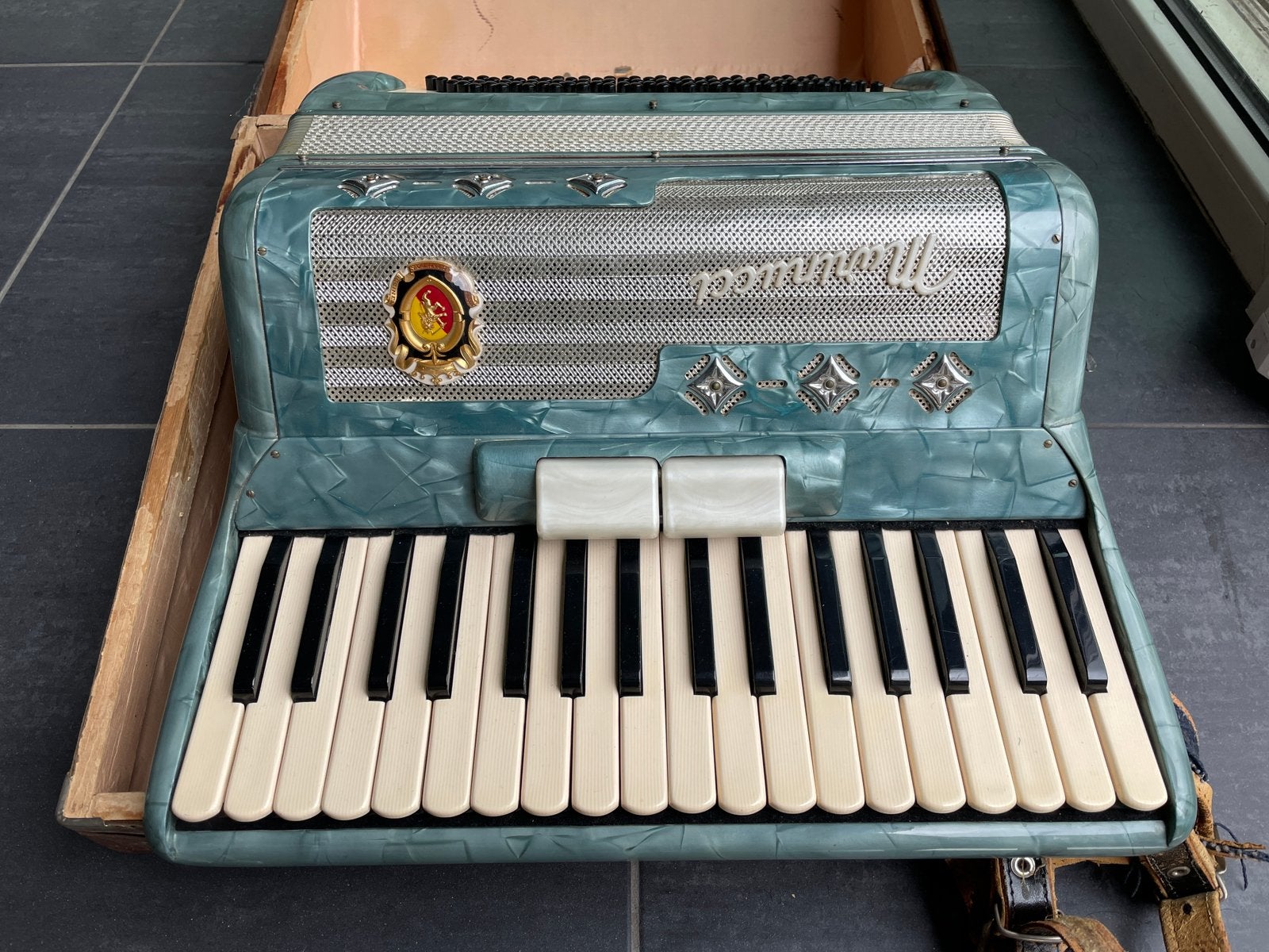 Marinucci accordeon 80 bas parelmoerblauw (jaren '50), Ophalen, Gebruikt, 80-bas, Met koffer