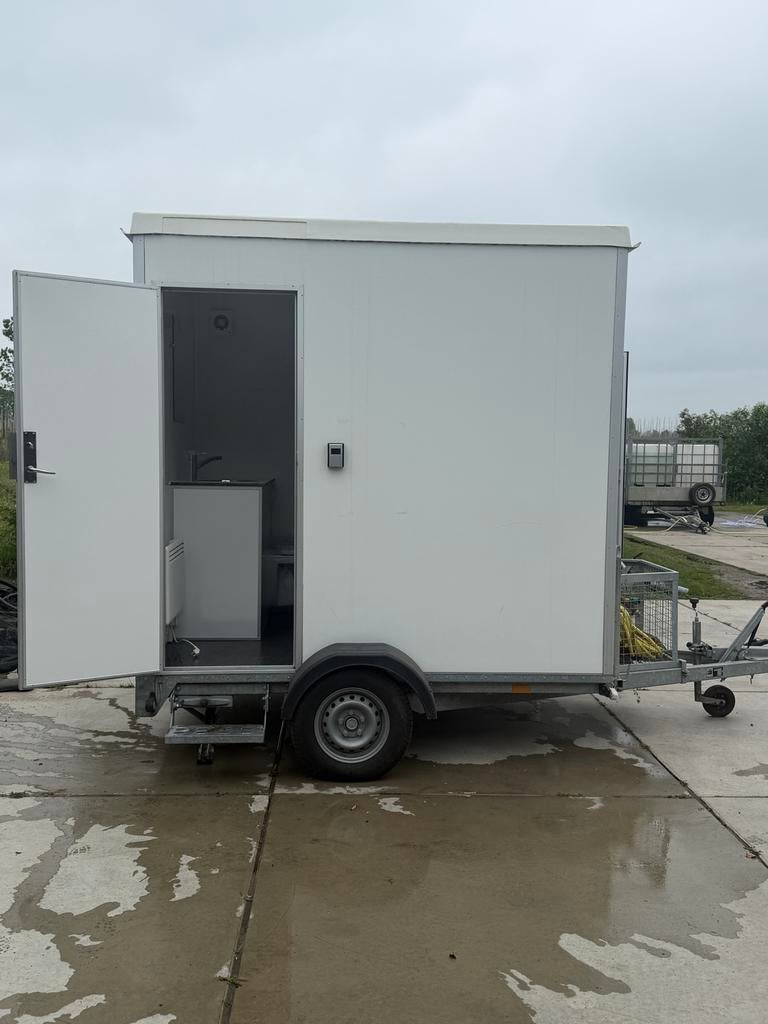 Mobiele badkamer douchewagen met wasmachine en droger 2022, Ophalen of Verzenden, Zo goed als nieuw