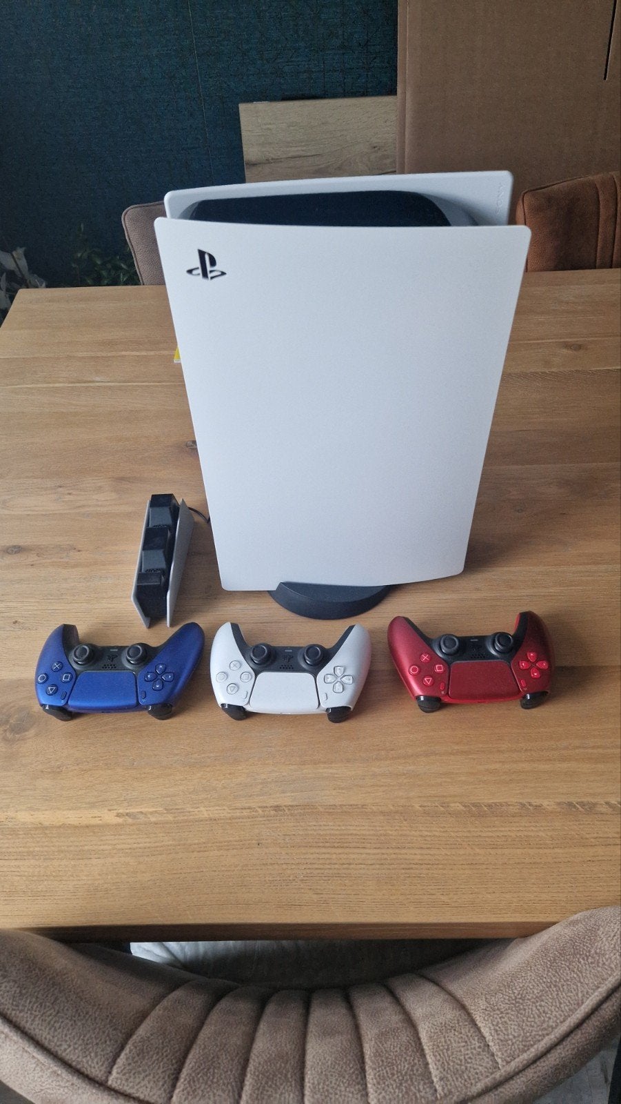 Playstation 5 Disc Edition met 3 controllers en oplader, Spelcomputers en Games, Spelcomputers | Sony PlayStation 5, Ophalen, Zo goed als nieuw