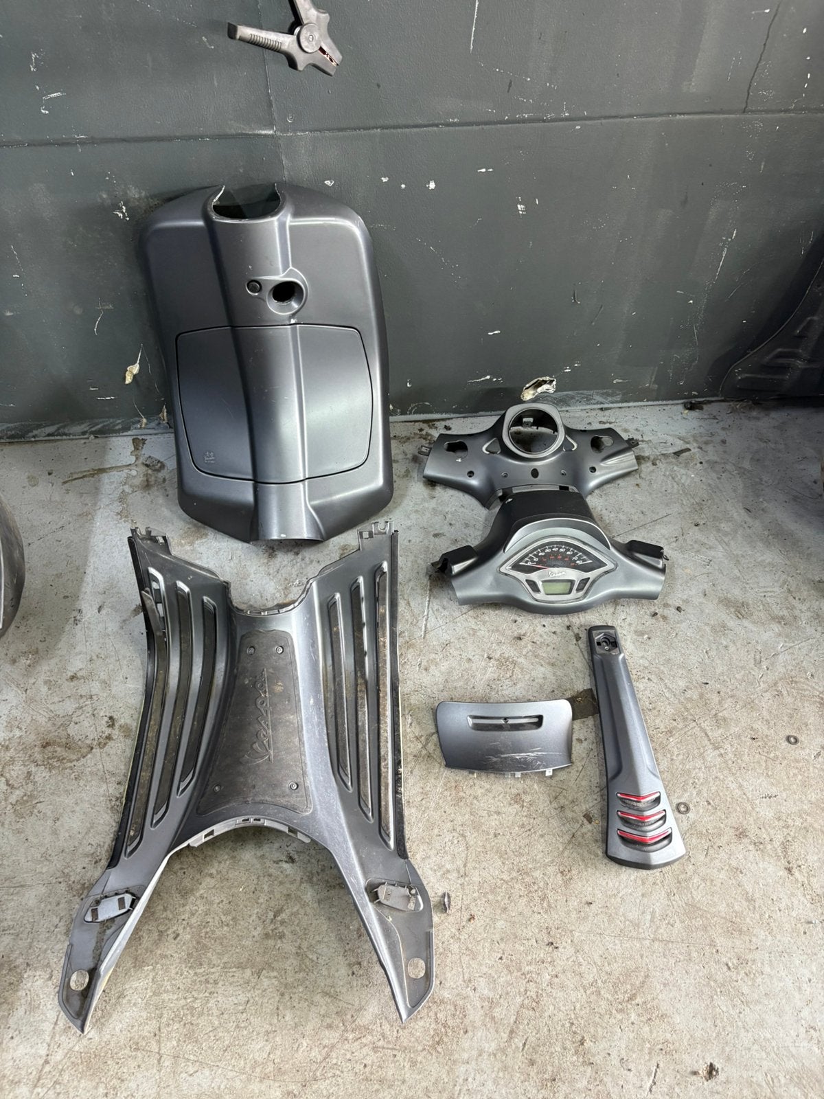 Vespa Sprint kappenset compleet matgrijs, Fietsen en Brommers, Brommeronderdelen | Scooters, Ophalen, Zo goed als nieuw, Kap, Vespa