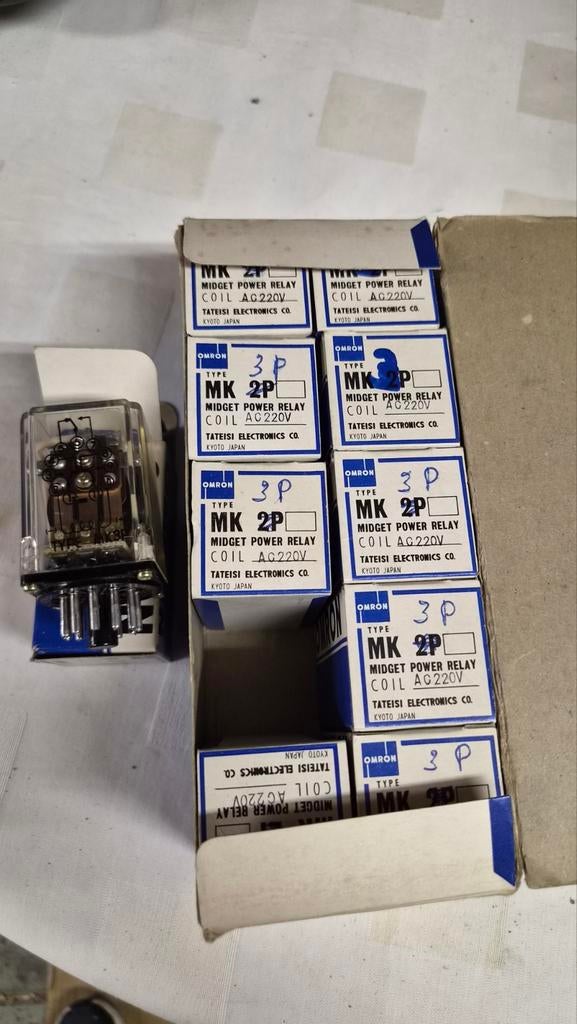 10x Omron MK 2P Midget Power Relais AC220V, Ophalen of Verzenden, Nieuw, Overige typen