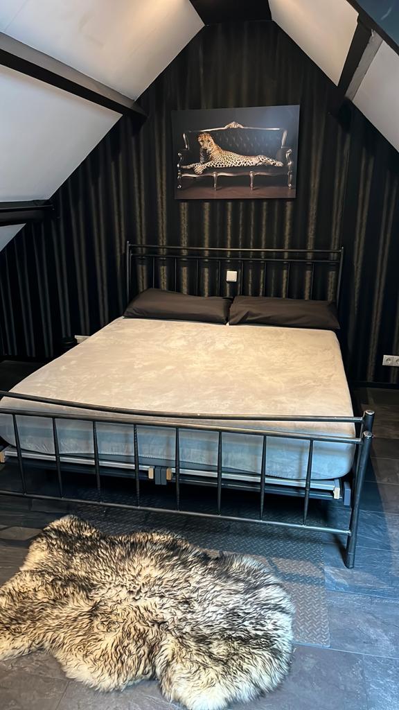 Mooi stalen bed 1.60 breed met electrische lattenbodems, Ophalen, Zwart, Tweepersoons, 180 cm