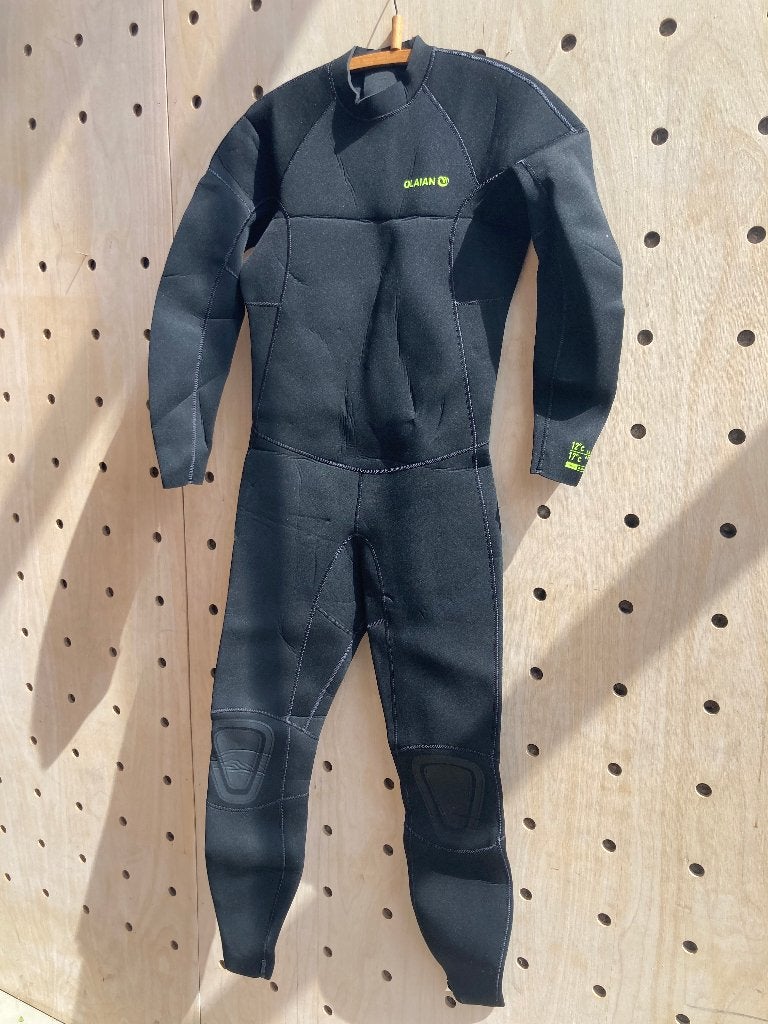 2 wetsuits, dames en heren model maat M, Ophalen, Zo goed als nieuw, Dame of Heer, Wetsuit