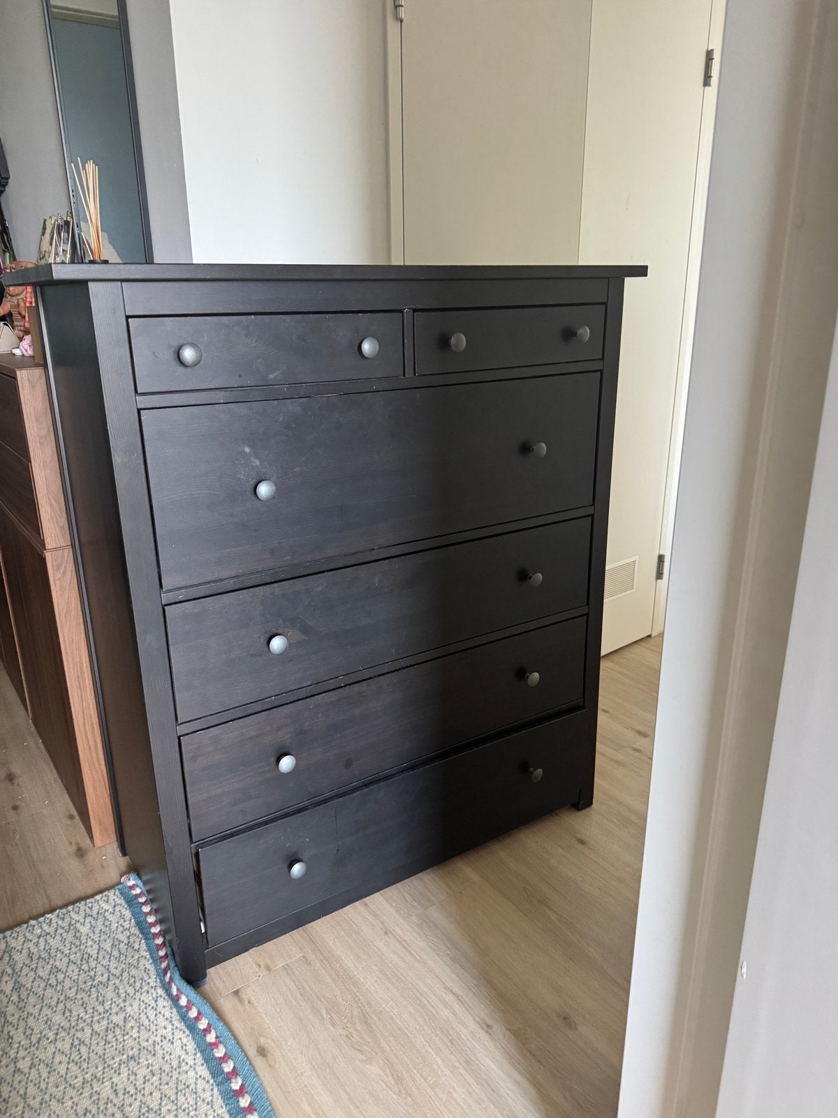 Ikea hemnes donkerbruine ladekast met 6 laden, Ophalen, Gebruikt, 100 tot 150 cm, 5 laden of meer