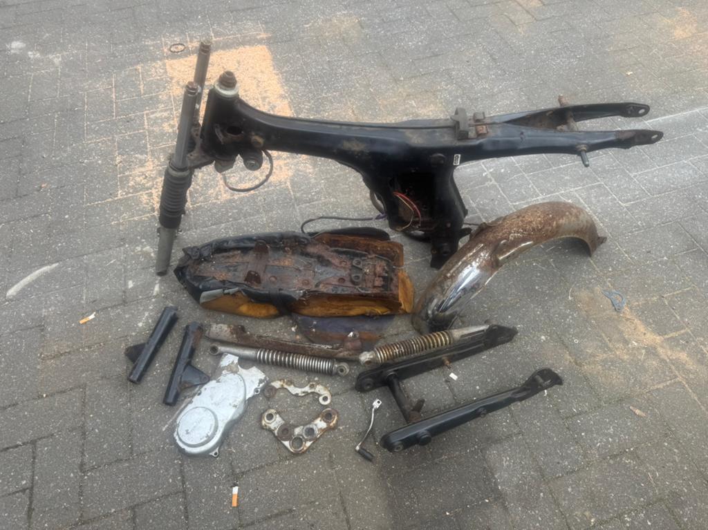 Krokant honda SS50 spul, Ophalen, Zo goed als nieuw, Frame, Overige merken