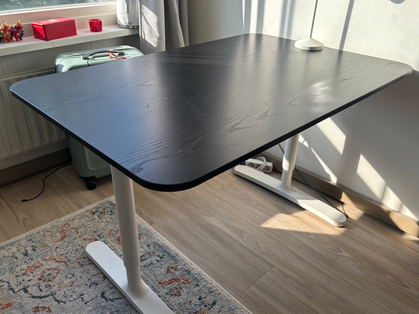 Adjustable Ikea desk, Ophalen, Zo goed als nieuw