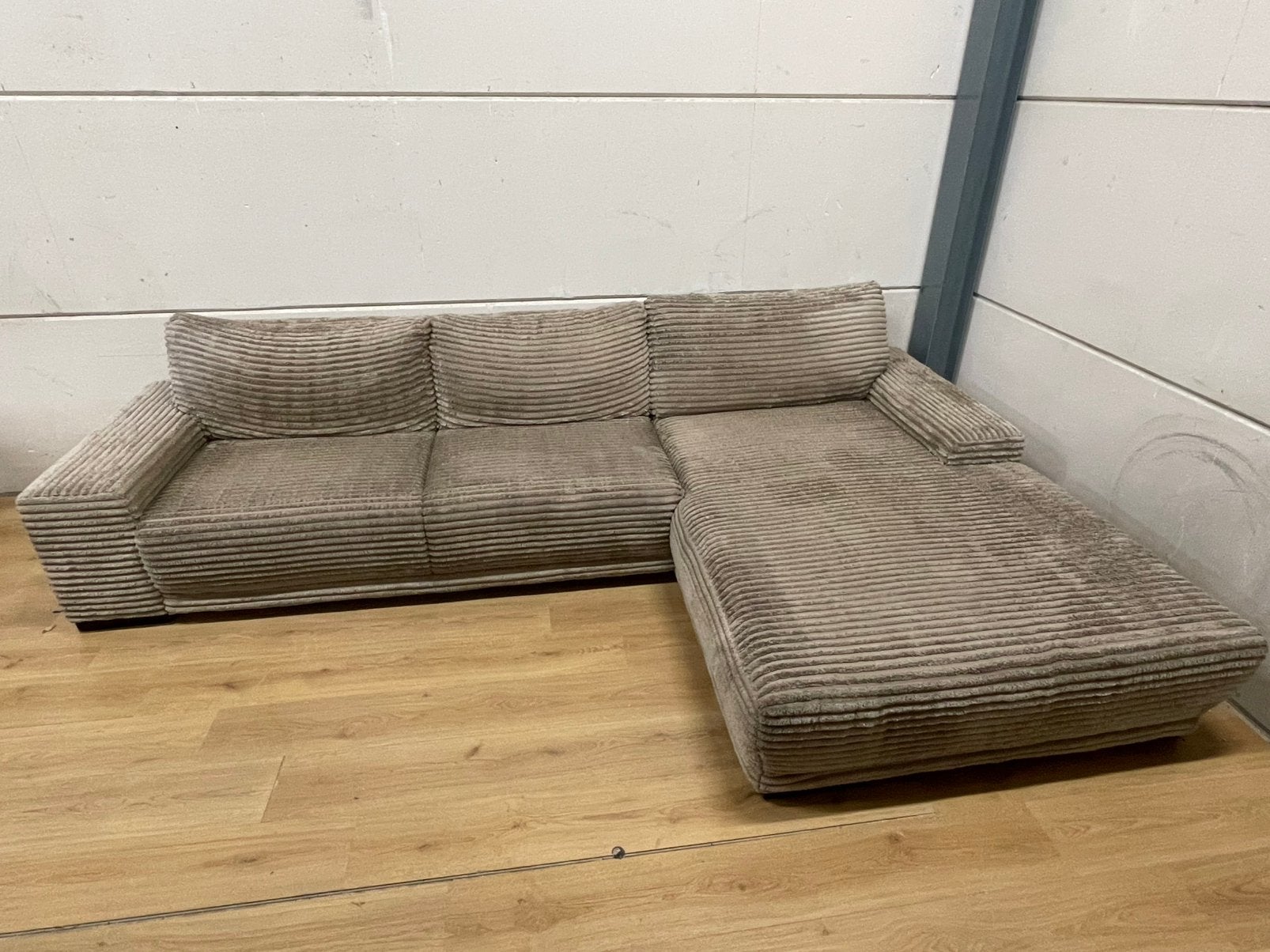 Mooie luxe grote beige ribstof hoekbank - GEREINIGD!!!