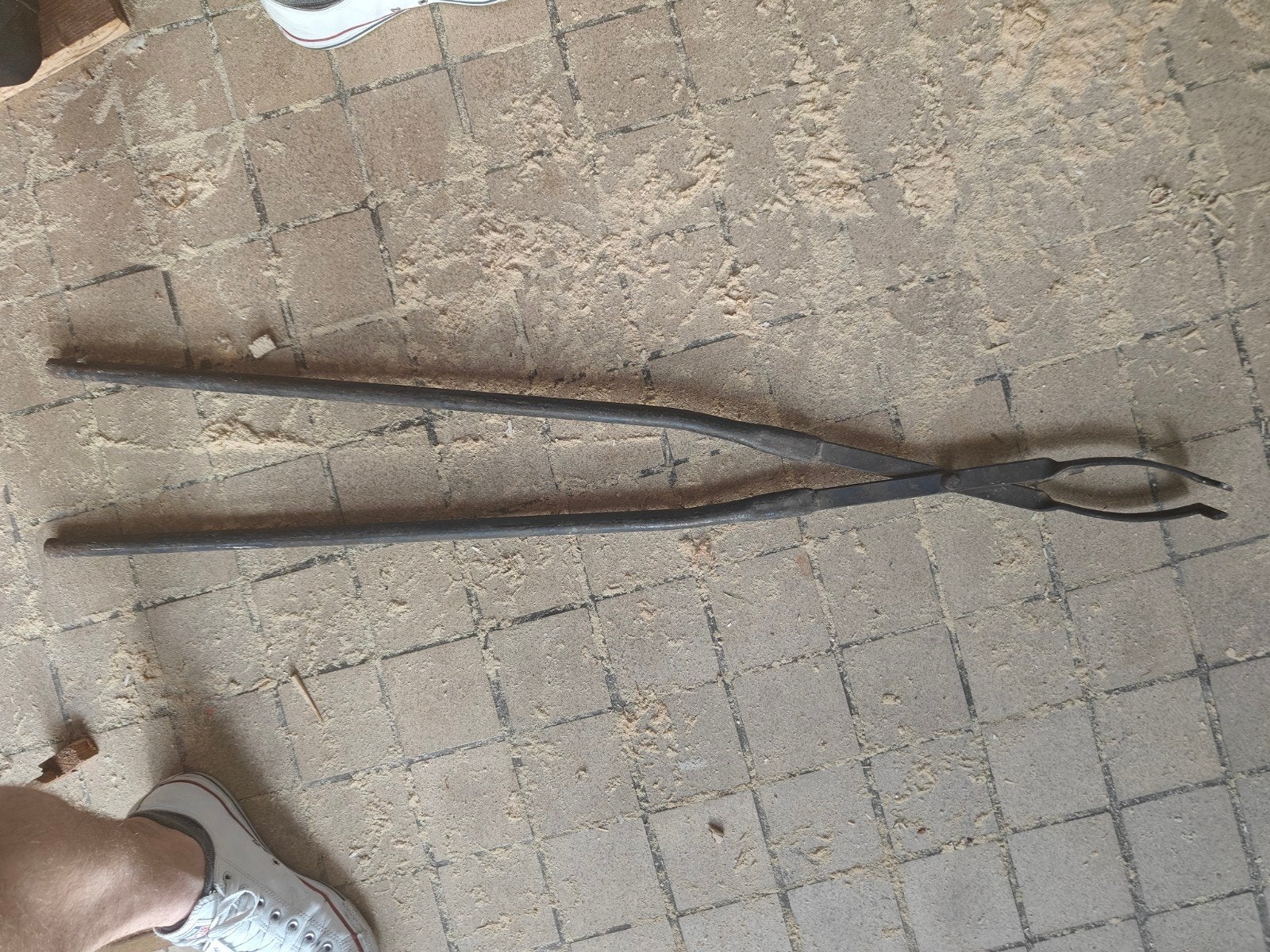 Antieke haardtang - 110 cm lang, Ophalen of Verzenden