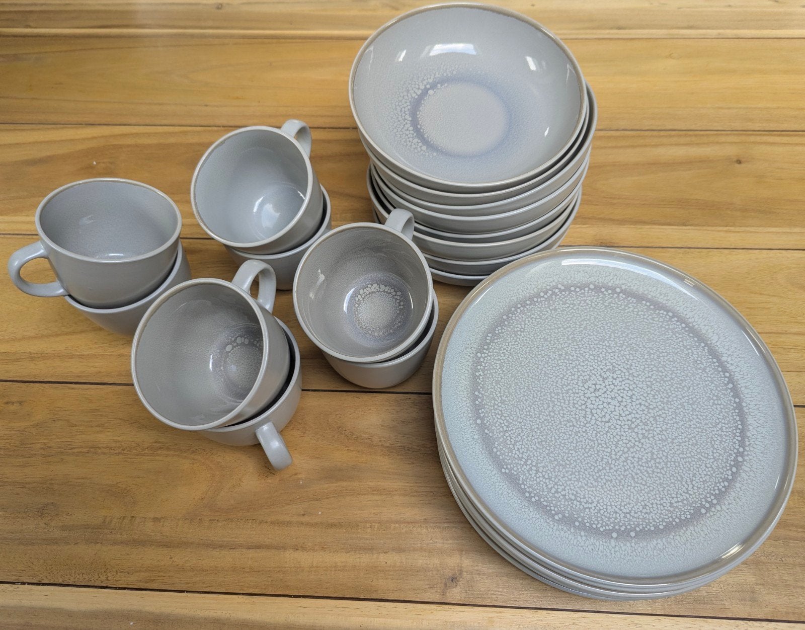 hema helsinki servies grijs borden kommen mokken, Huis en Inrichting, Ophalen, Hema, Zo goed als nieuw, Bord(en)