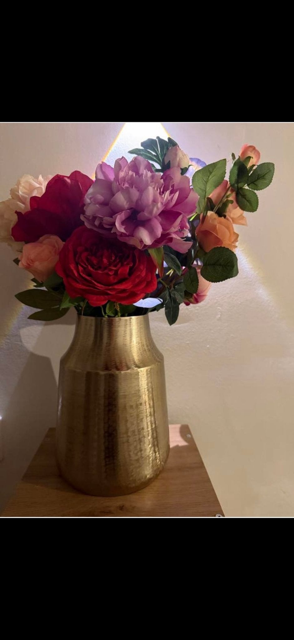 Gouden vaas met kunstbloemen, Huis en Inrichting, Woonaccessoires | Vazen, Inclusief decoratie, Ophalen of Verzenden, Zo goed als nieuw