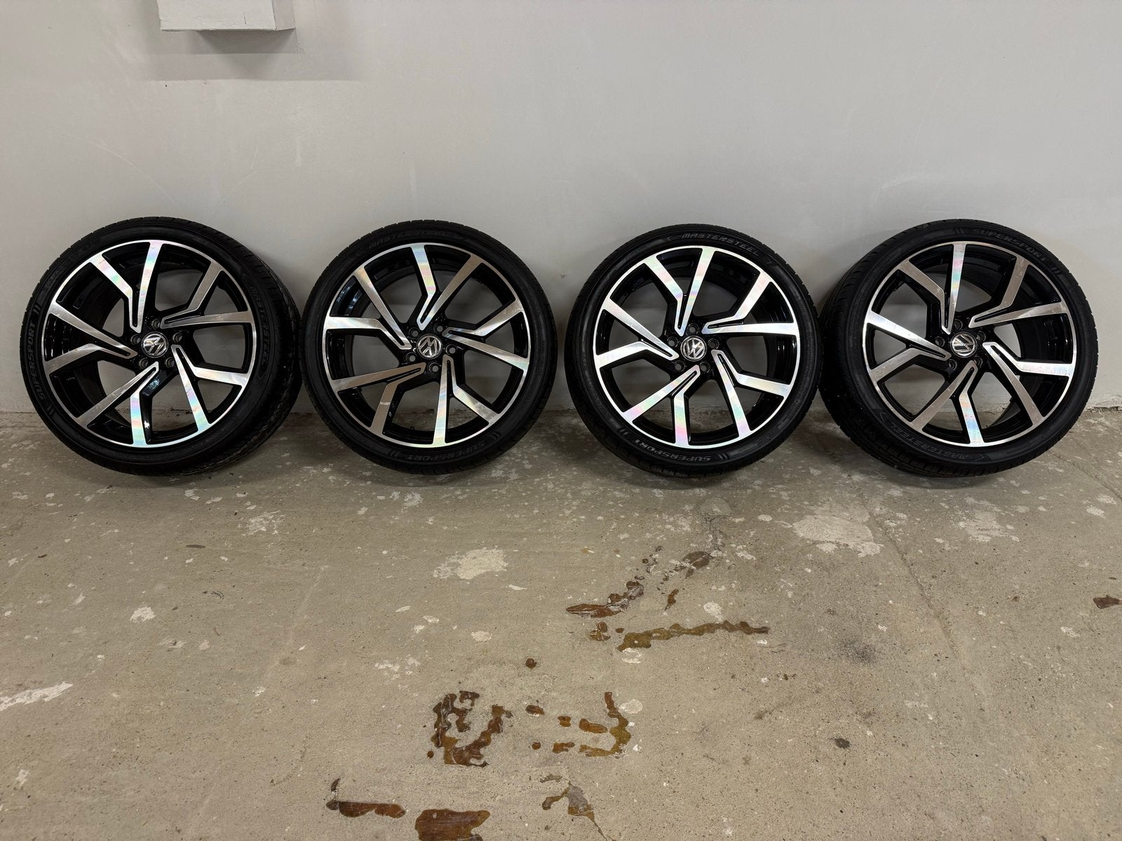 VW Brescia 17 inch velgen met zomerbanden, Auto-onderdelen, Banden en Velgen, Ophalen, Banden en Velgen, 17 inch, Personenwagen