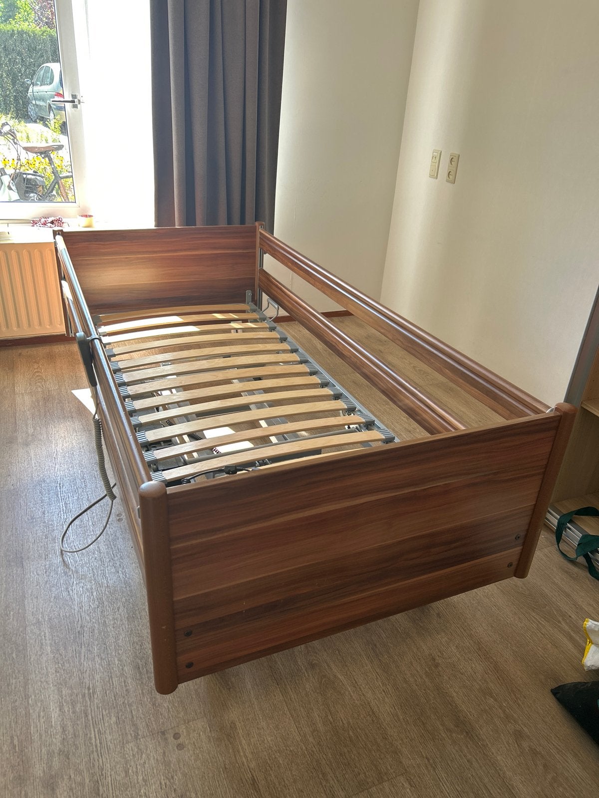 Elektrisch verstelbaar bed 90x200 cm, Ophalen, 90 cm, Eenpersoons, Bruin
