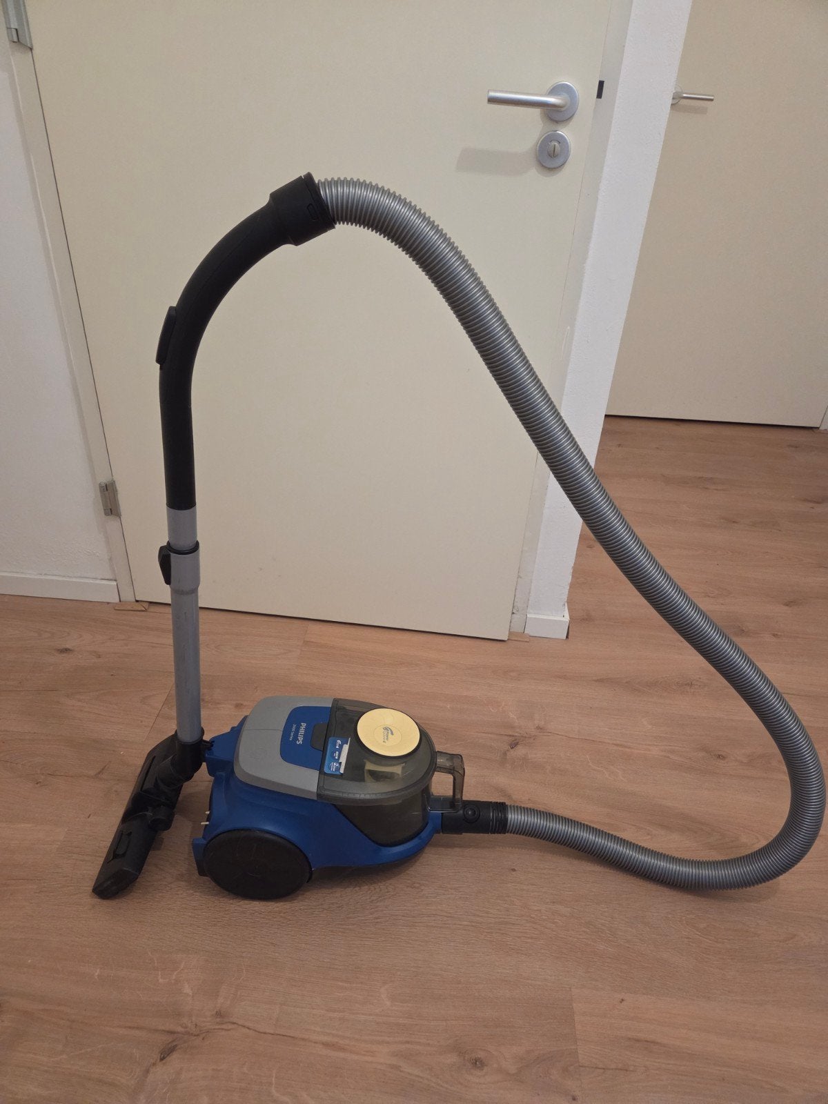 Philips 2000 series stofzuiger - 1 jaar oud, zakloos, Ophalen