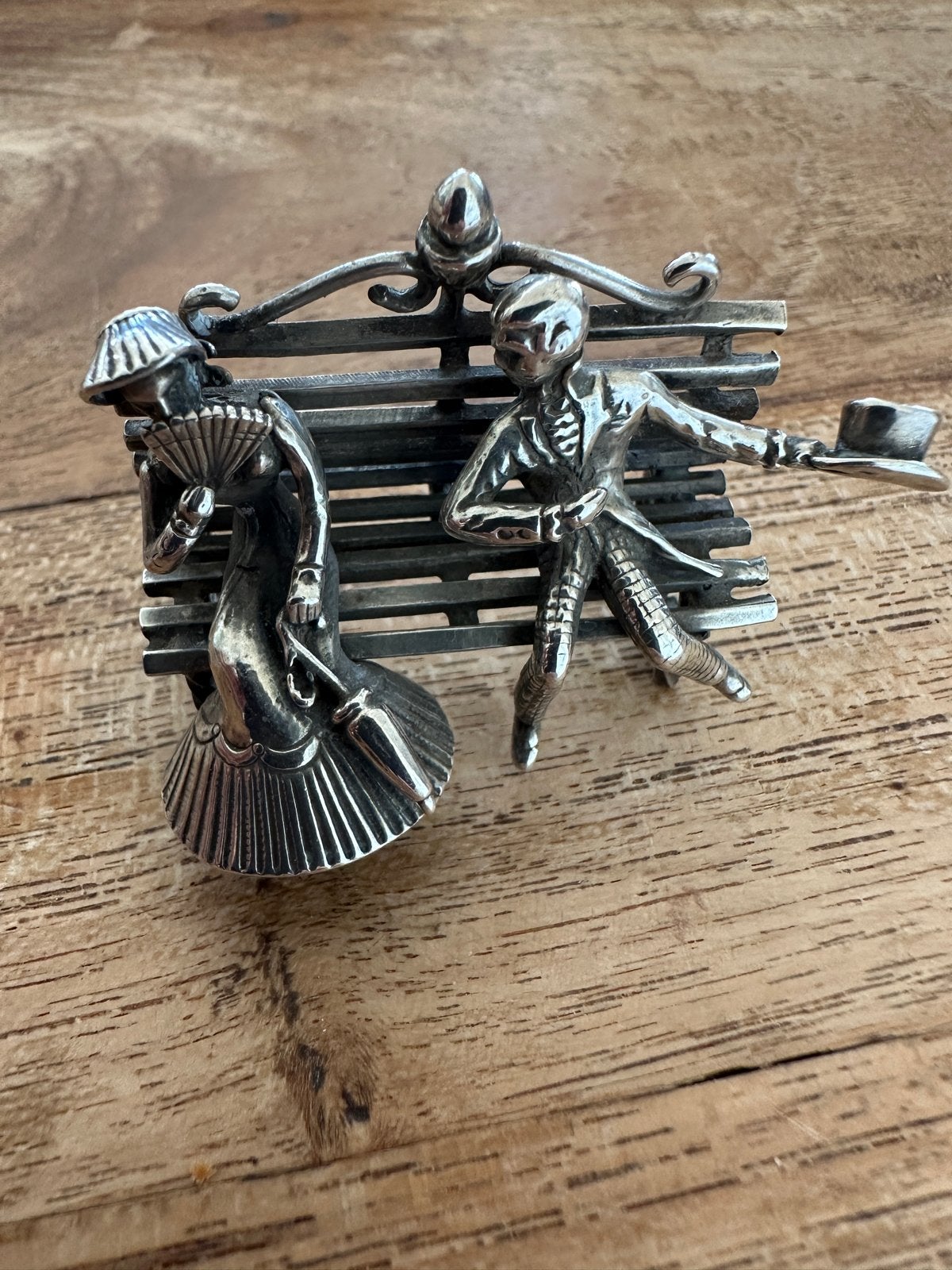 Verliefd stel op decoratief bankje - Zilveren miniatuur, Ophalen of Verzenden, Zilver