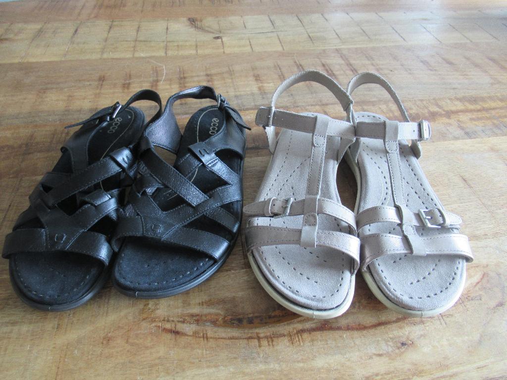 2 x ECCO Dames leren sandaal maat 42 zwart en beige, Ecco, Zwart, Zo goed als nieuw, Sandalen of Muiltjes