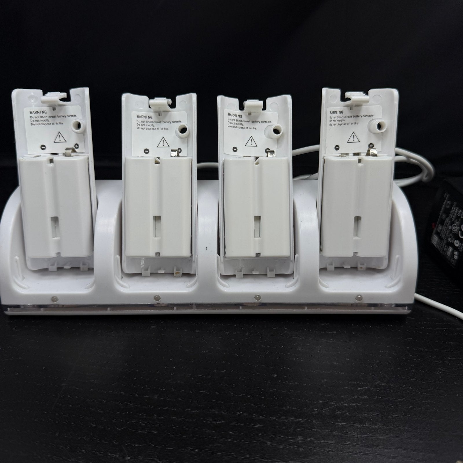 Nintendo Wii Charger Dock 4 Controllers + 4 Batterijpacks, Spelcomputers en Games, Games | Nintendo Wii, Gebruikt, G, Ophalen of Verzenden