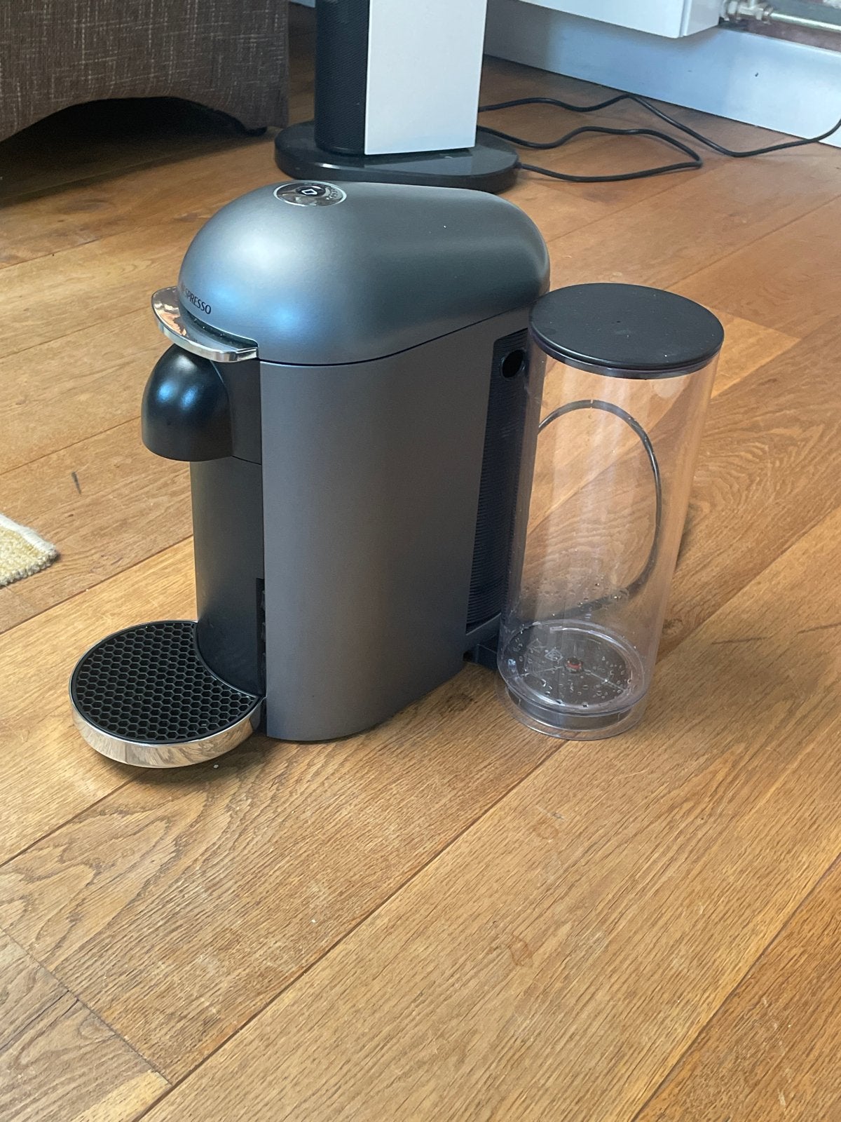 Nespresso Vertuo Next koffiezetapparaat - Donkergrijs, Ophalen, Koffiemachine, Zo goed als nieuw, 2 tot 4 kopjes