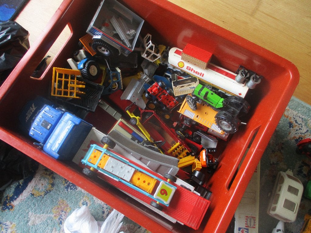 krat met oude/wat nieuwere autootjes, Ophalen, Gebruikt