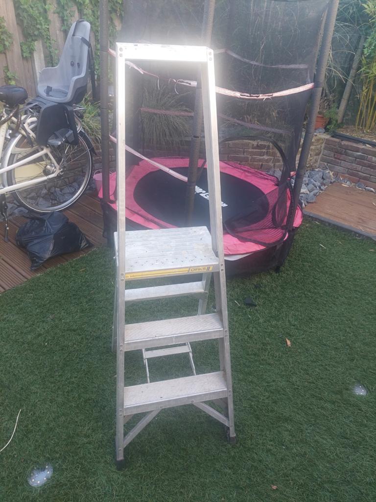 Stevige Dirks trap met gebruikerssporen, Ophalen, Gebruikt, Trap, Minder dan 2 meter