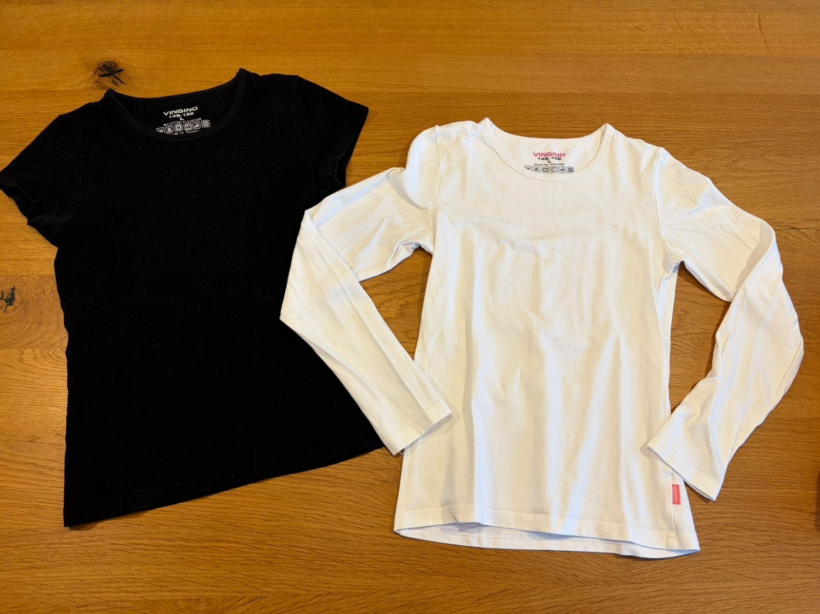 Vingino zwart korte mouw en wit lange mouw ‘t shirt 146/152., Kinderen en Baby's, Kinderkleding | Maat 146, Ophalen of Verzenden