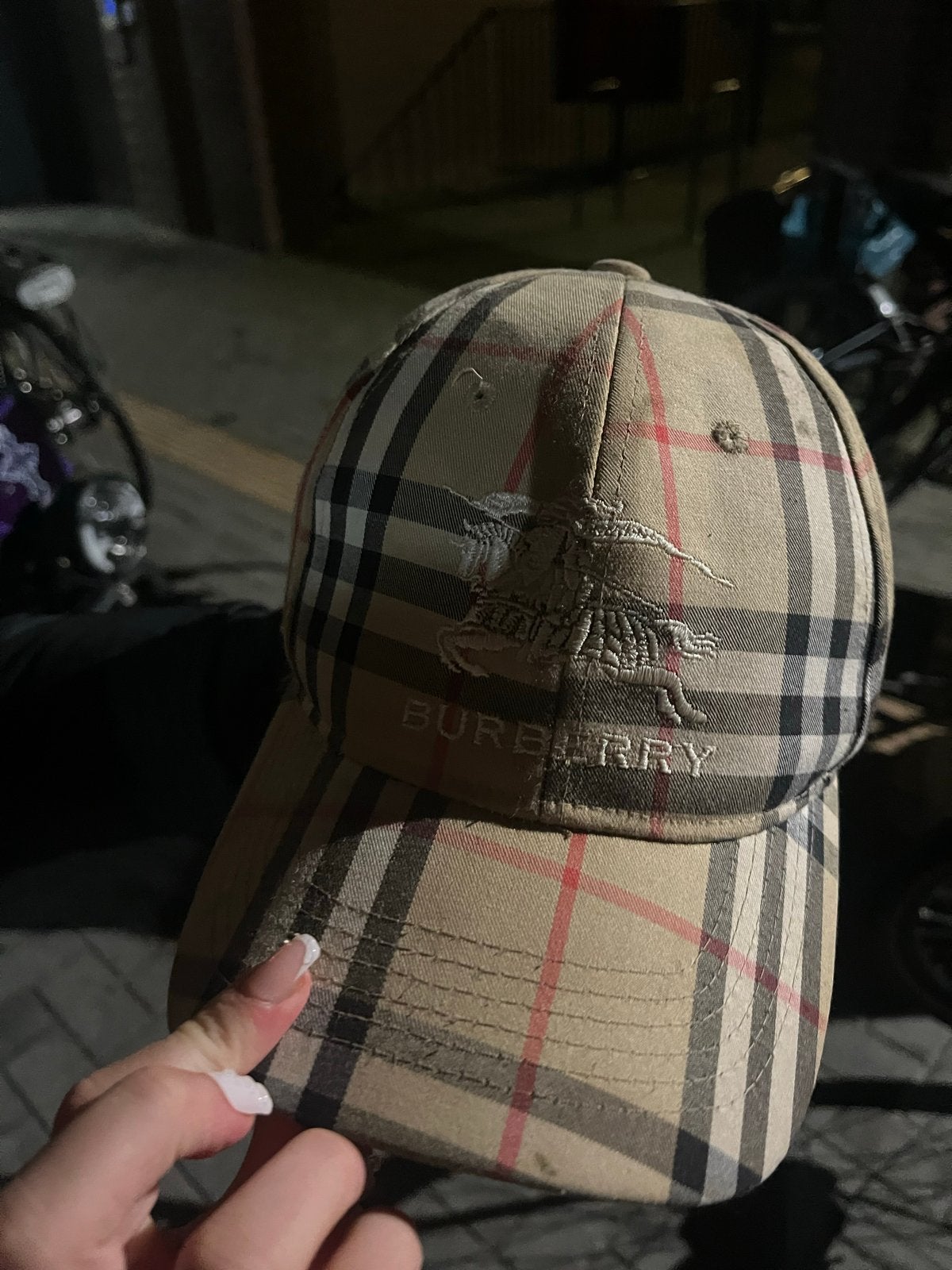 Burberry pet met klassiek ruitpatroon, Kleding | Dames, Ophalen of Verzenden, Gedragen, One size fits all, Pet