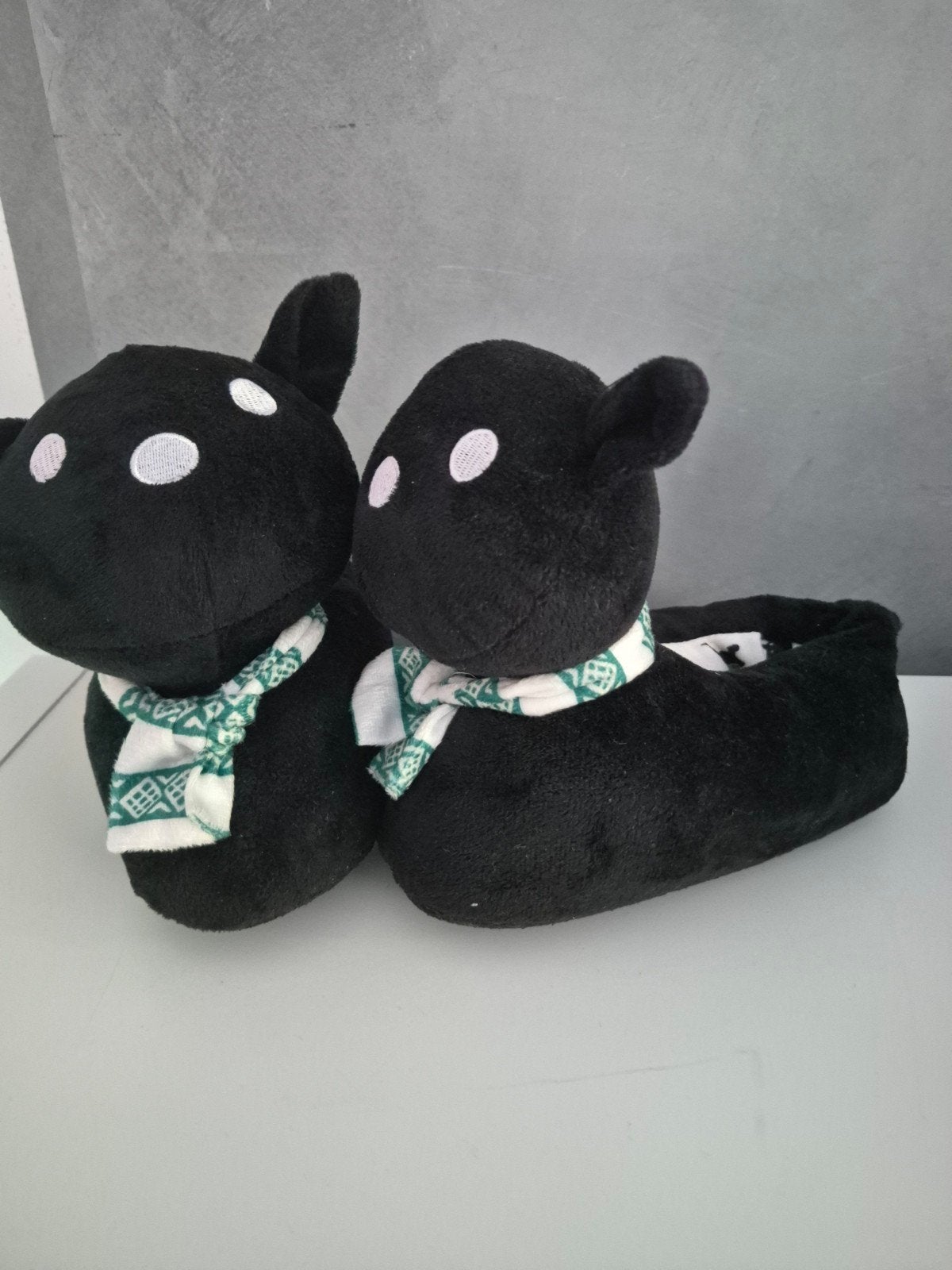 Hema Zwarte katten pantoffels - Maat 33/34, Kleding | Dames, Ophalen of Verzenden, Zo goed als nieuw, Zwart, Pantoffels of Sloffen