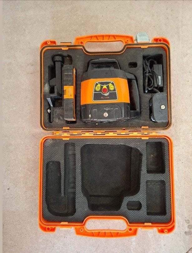 Geo Fennel FL105H Laserwaterpas met statief en baak, Ophalen of Verzenden, Zo goed als nieuw